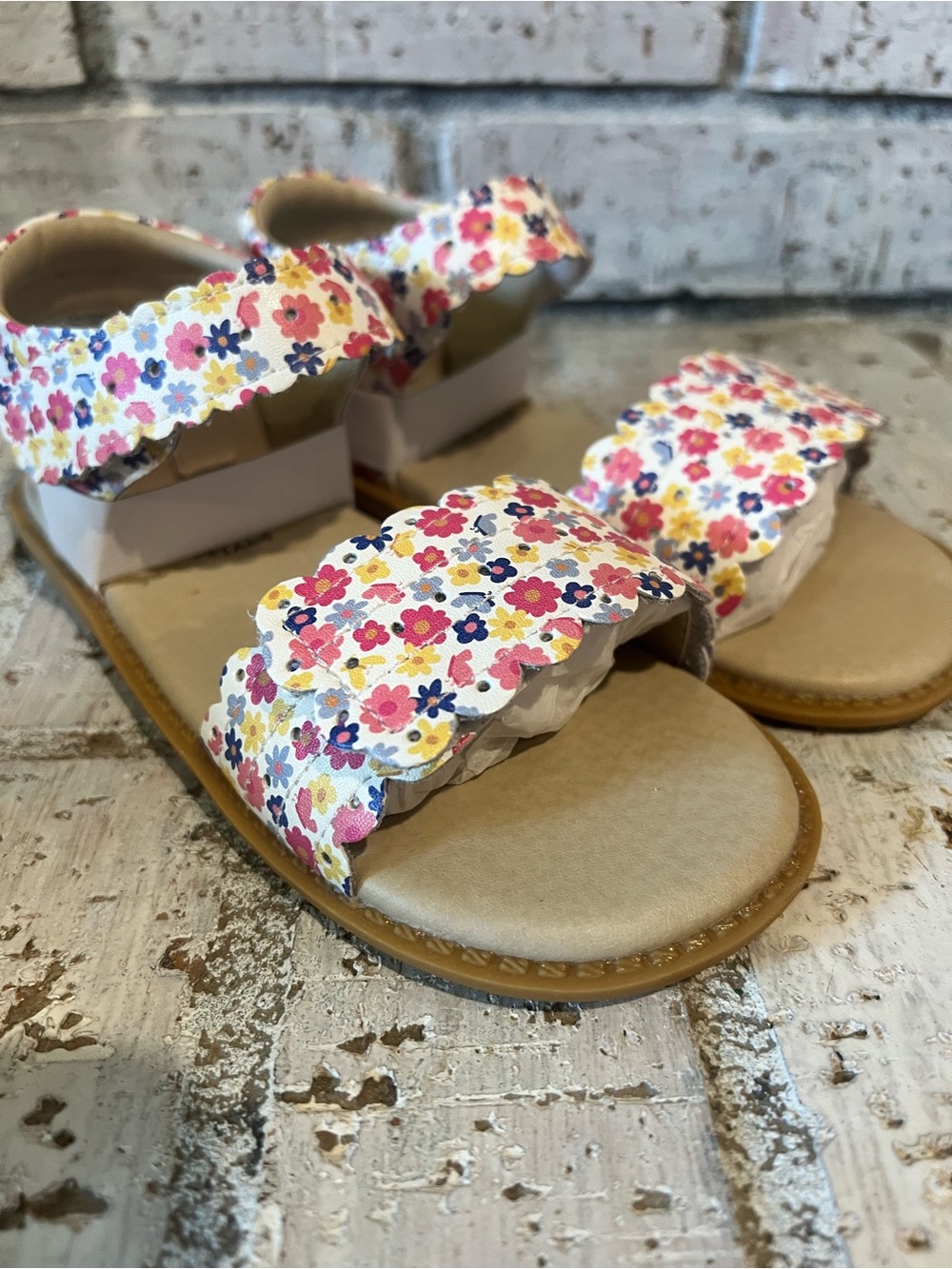 Livie & Luca Pink Floral Posey Classic Sandals w/Multicolor Flower Print 12 NIB